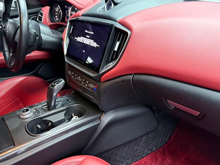 Фото 13 - Maserati Ghibli