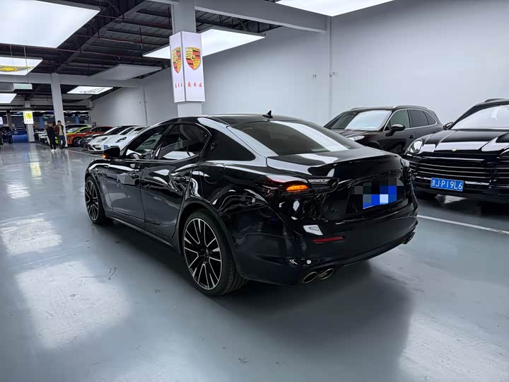 Фото 18 - Maserati Ghibli