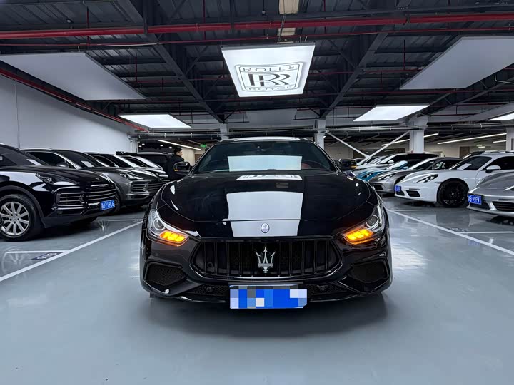Фото 2 - Maserati Ghibli