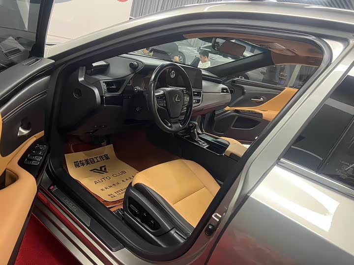 Фото 4 - Lexus ES