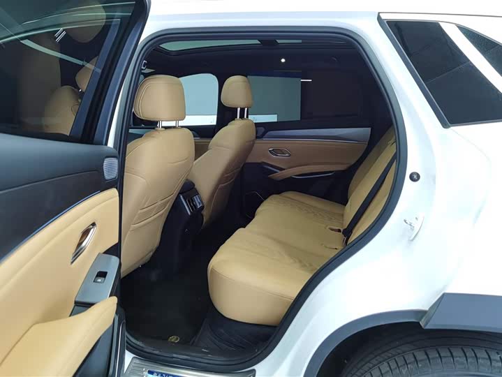 Фото 11 - BYD Song L DM-i Hybrid