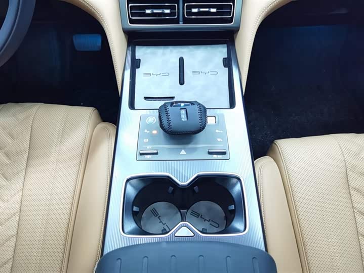 Фото 16 - BYD Song L DM-i Hybrid