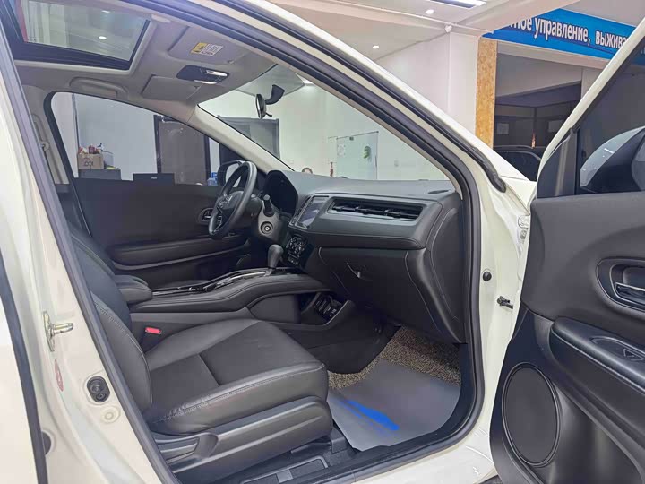 Фото 10 - Honda Vezel