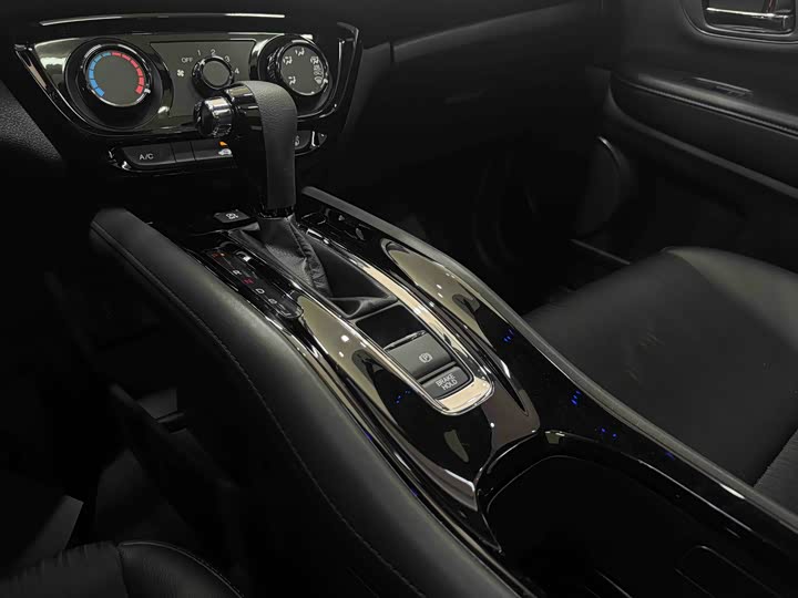 Фото 13 - Honda Vezel