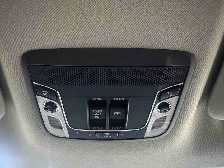 Фото 14 - Honda Vezel