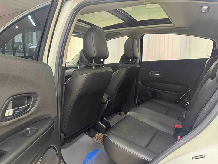 Фото 8 - Honda Vezel