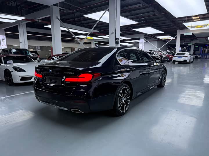 Фото 16 - BMW 5 Series