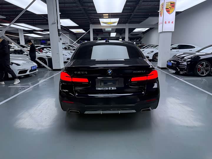 Фото 17 - BMW 5 Series