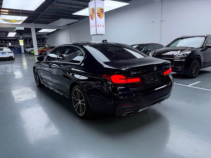 Фото 18 - BMW 5 Series