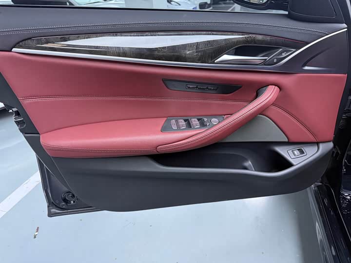 Фото 6 - BMW 5 Series