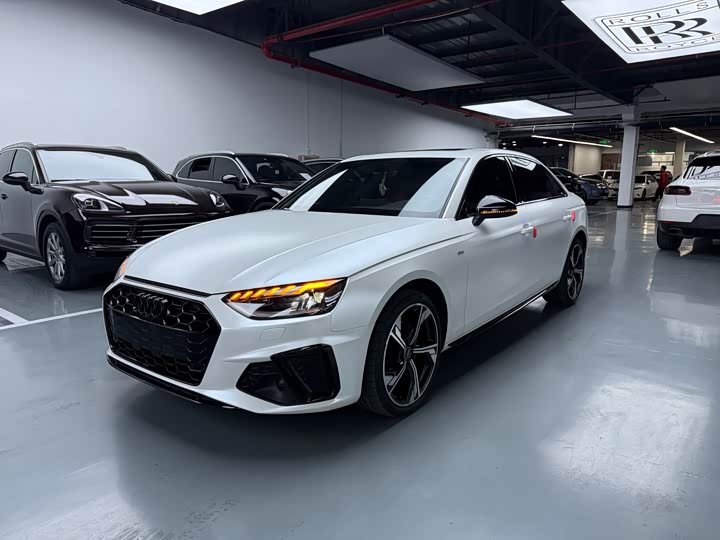 Фото 1 - Audi A4L