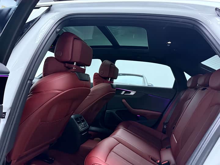 Фото 10 - Audi A4L