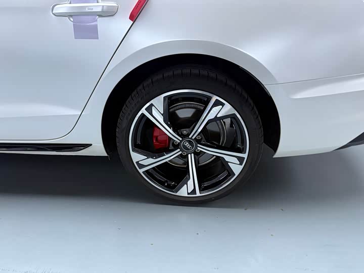 Фото 15 - Audi A4L