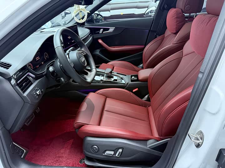 Фото 5 - Audi A4L