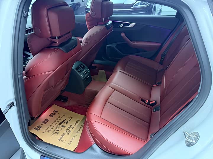 Фото 7 - Audi A4L