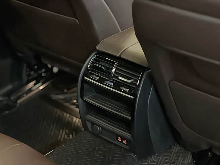 Фото 18 - BMW 5 Series Hybrid