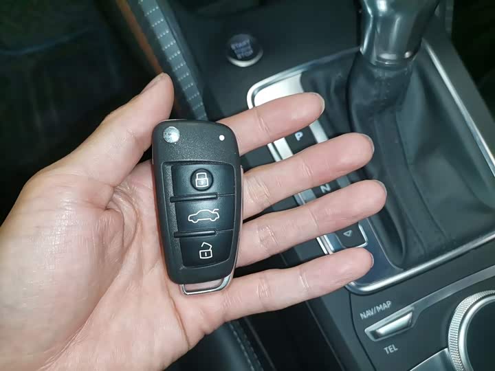 Фото 11 - Audi Q2L e-tron