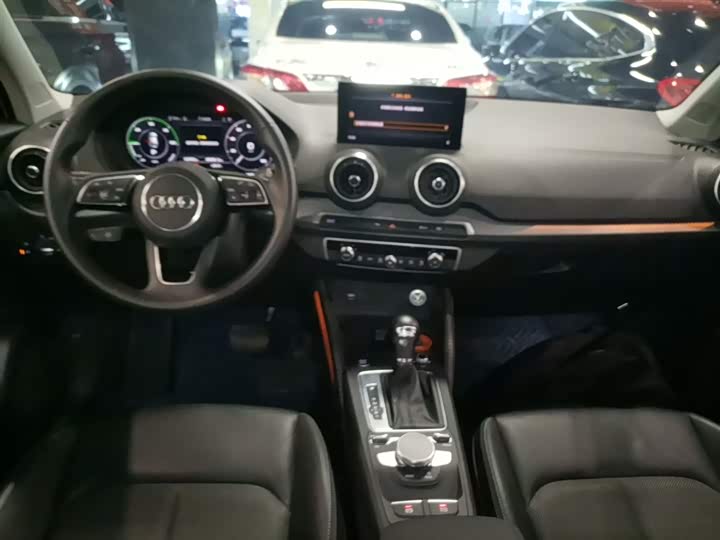 Фото 12 - Audi Q2L e-tron