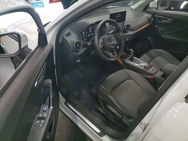 Фото 13 - Audi Q2L e-tron