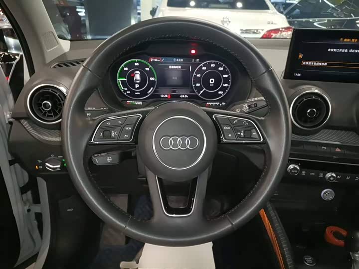 Фото 3 - Audi Q2L e-tron