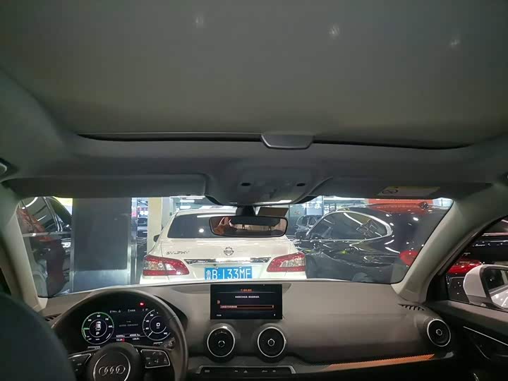 Фото 8 - Audi Q2L e-tron