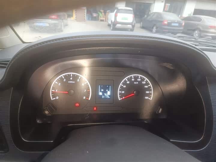 Фото 12 - Dongfeng Forthing Lingzhi M5