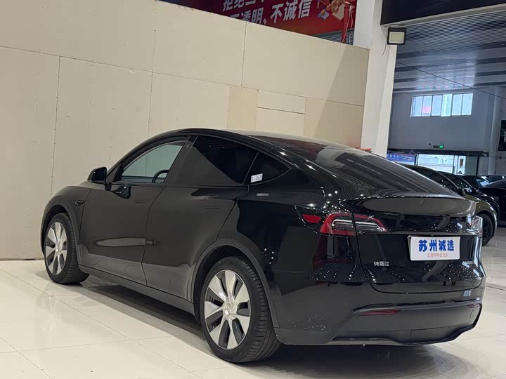 Фото 10 - Tesla Model Y