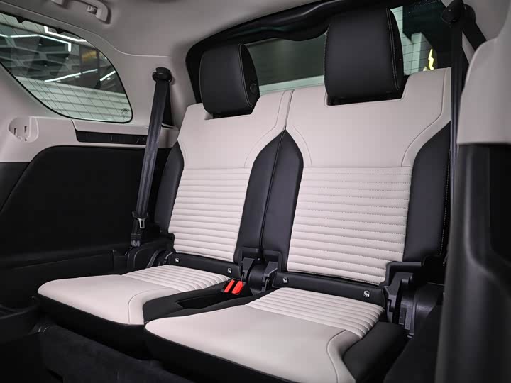 Фото 17 - Land Rover Discovery