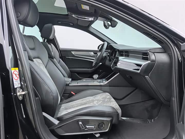 Фото 12 - Audi A6L