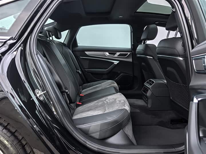 Фото 13 - Audi A6L