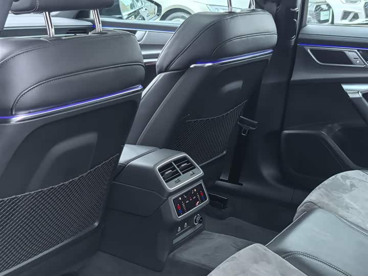 Фото 15 - Audi A6L