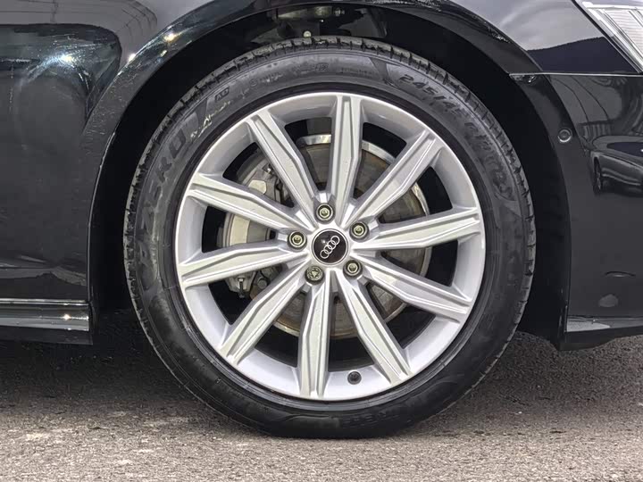 Фото 7 - Audi A6L