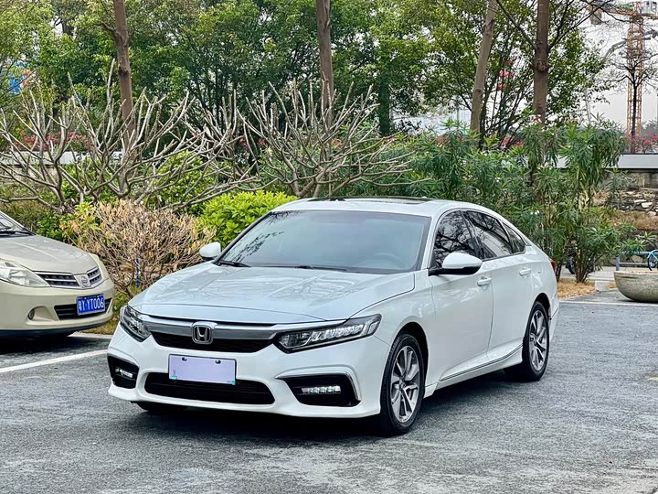 Фото 1 - Honda Inspire