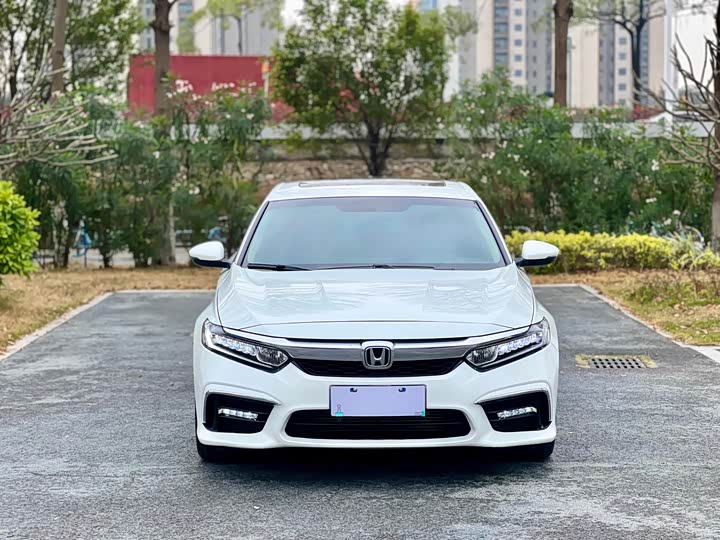 Фото 2 - Honda Inspire