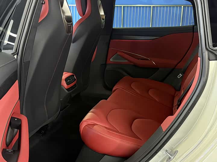 Фото 4 - Xiaomi SU7