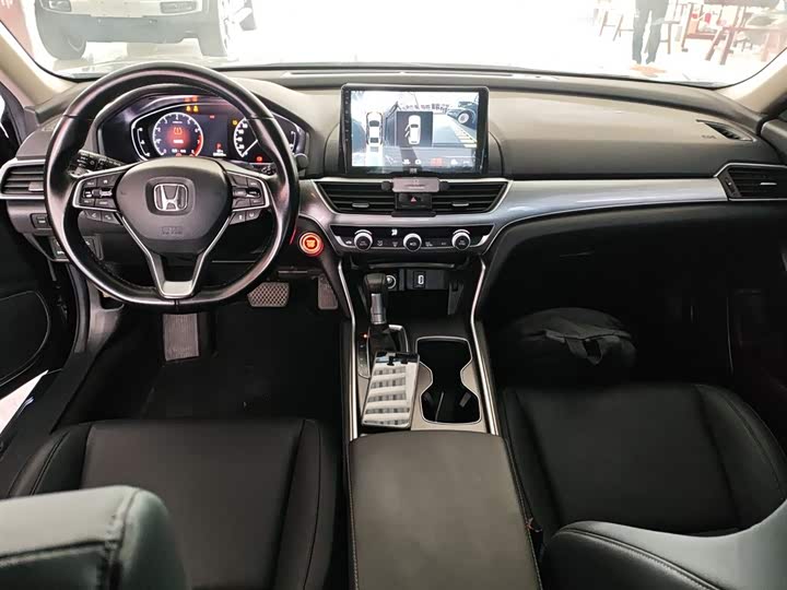 Фото 10 - Honda Accord