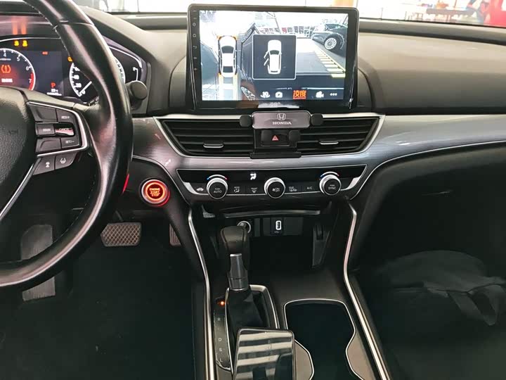 Фото 13 - Honda Accord