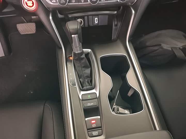 Фото 14 - Honda Accord