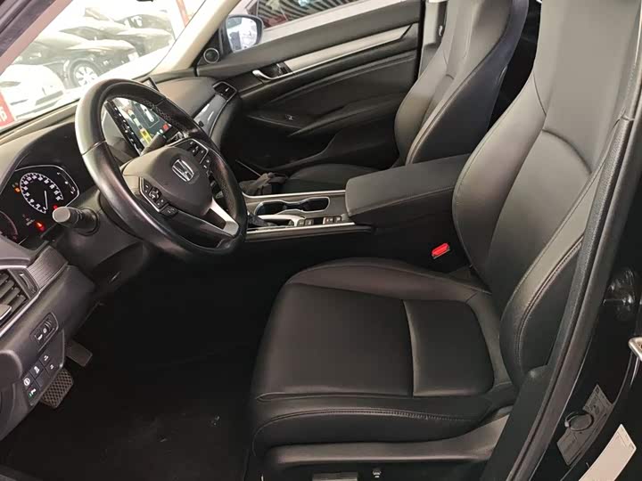 Фото 15 - Honda Accord