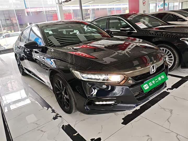 Фото 4 - Honda Accord