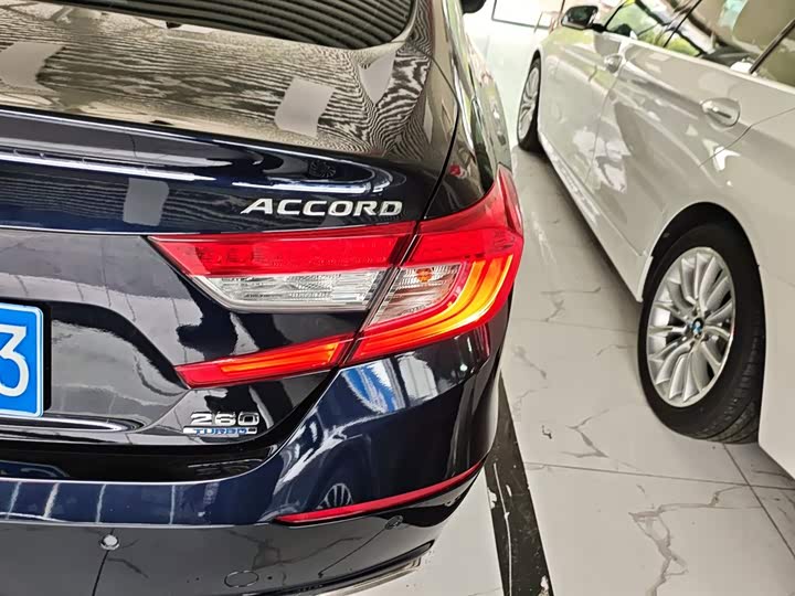 Фото 8 - Honda Accord