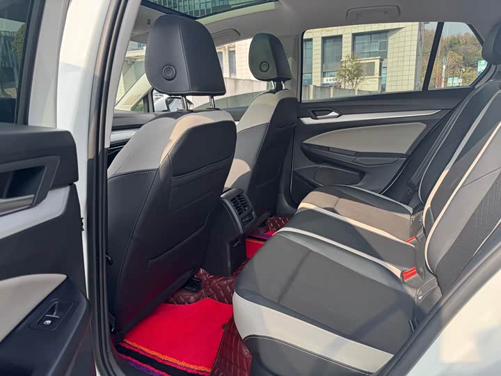 Фото 11 - Volkswagen Golf