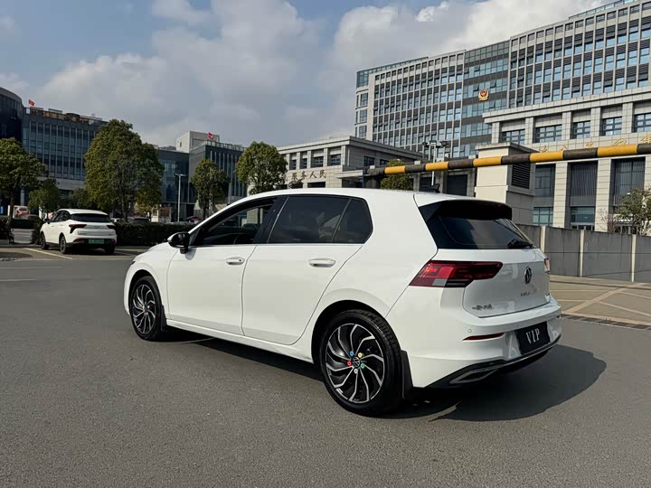 Фото 5 - Volkswagen Golf