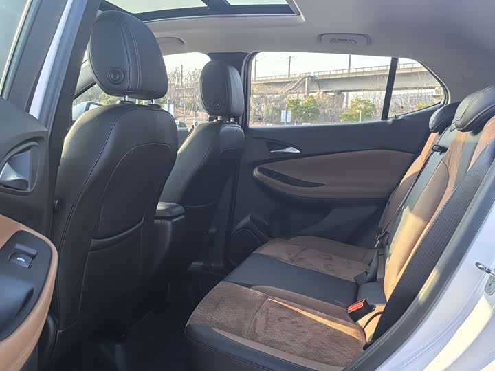 Фото 8 - Buick Encore GX