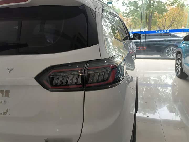 Фото 8 - Chery Tiggo 8