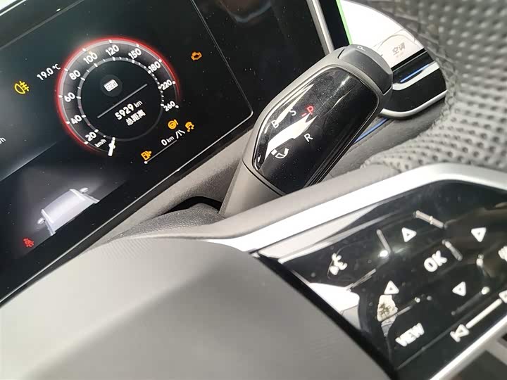 Фото 14 - Volkswagen Tiguan L Pro