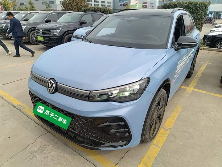 Фото 2 - Volkswagen Tiguan L Pro