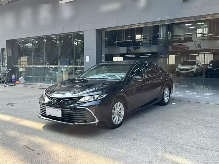 Фото 1 - Toyota Camry