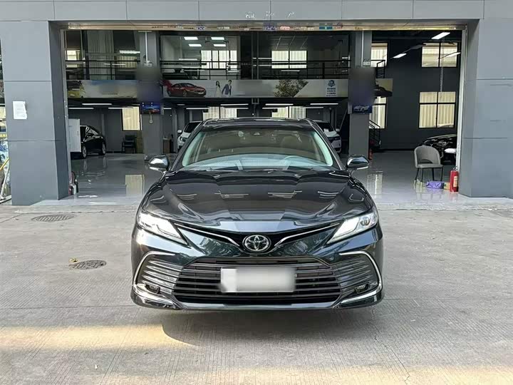 Фото 10 - Toyota Camry