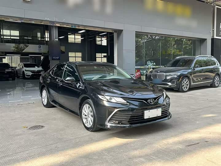 Фото 11 - Toyota Camry